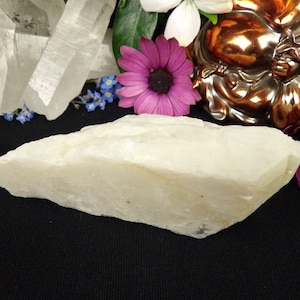 White Moonstone Altar Stone 183g Natural Rough/Raw Crystal Charging Plate, Female Energy/Moon Goddess Crystal with Crystal Activation Guide