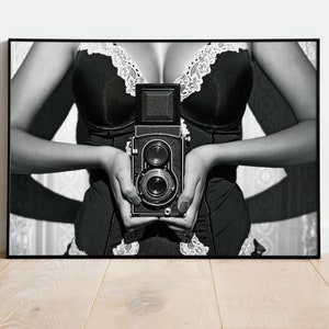 Dame mit Kamera, Sexy Feminine Designer Luxus Wandkunst. Schwarz-Weiß-Modell. Digitaler Download.