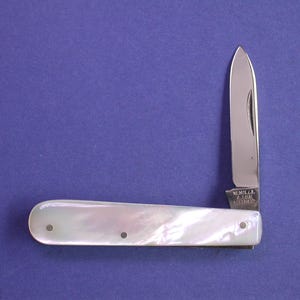 A Stunning Vintage Mother-of-Pearl Pocketknife in Excellent Condition – W Mills & Son, Sheffield