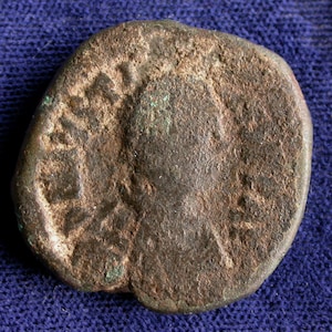 ビザンチンコイン - ユスティニアヌス1世AEフォリス、大きな「M」の