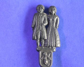 Par vintage de cucharas de boda europeas de peltre
