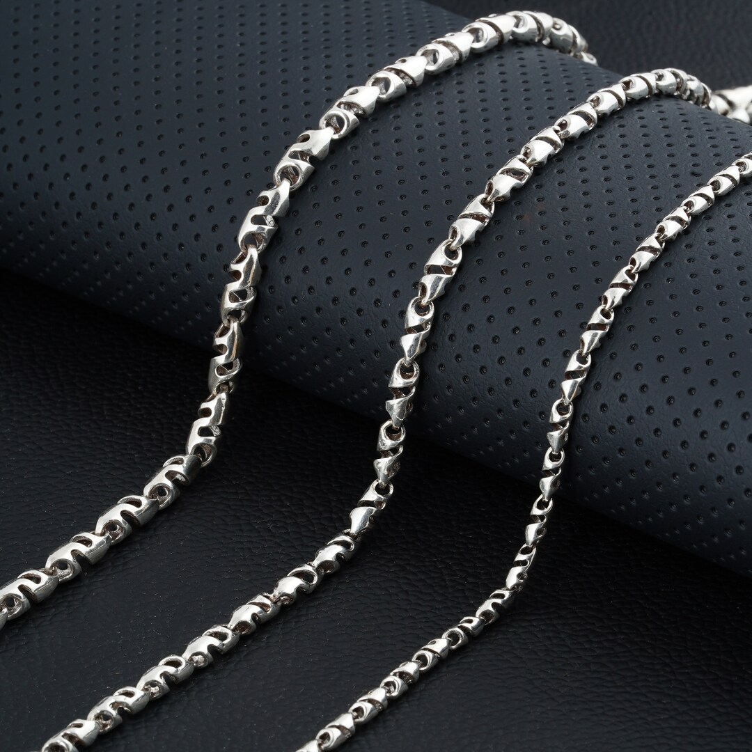 Sophisticated Silver Necklace Design main image 0