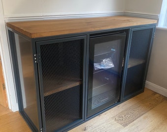 Aparador industrial - Aparador industrial con nevera - Bar - Bar en casa con nevera - Bar en casa - Bar cueva para hombres - Nevera de bar - Caninet de bebidas