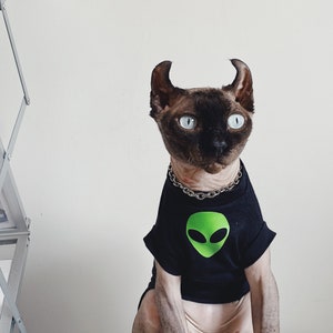 Alien Print Cotton T-Shirt for Sphynx Cat, Hairless Cat Black Short Sleeve Shirt, Devon Cat Costumes, gift for pet lovers