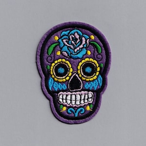 écusson brodé crâne en sucre mexicain violet appliqué en forme de crâne de sucrerie