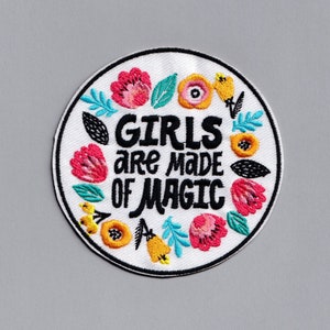 Gesticktes Bügelbild &#39;Girls Are Made of Magic Patch&#39; Applikation Feministisch