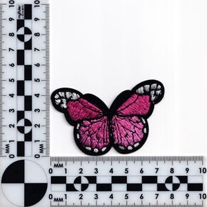 Broderad rosa fjärilslapp med strykfunktion för insekter för kläder bild 3