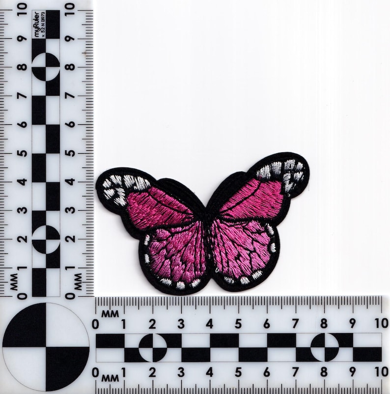 Broderad rosa fjärilslapp med strykfunktion för insekter för kläder bild 3