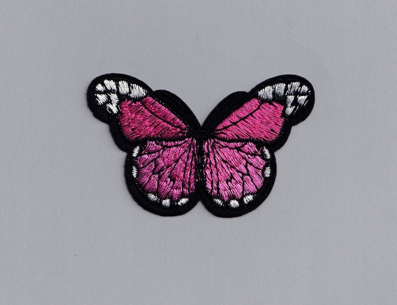 Broderad rosa fjärilslapp med strykfunktion för insekter för kläder bild 1