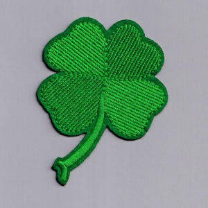 Parche de trébol de cuatro hojas termoadhesivo bordado con trébol irlandés