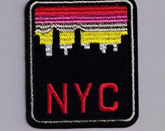 Parche termoadhesivo bordado con el horizonte de la ciudad de Nueva York.