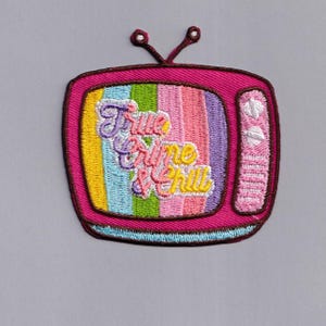 Écusson True Crime and Chill brodé thermocollant pour téléviseur Écusson True Crime pour les fans