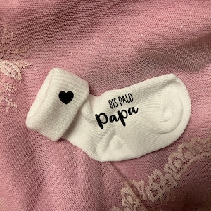 Do zobaczenia wkrótce tato, mama, babcia... - skarpetka dziecięca - ogłoszenie o ciąży