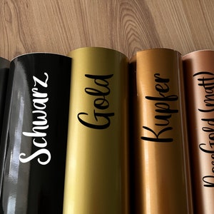 Puede incluir: Cinco rollos de pel&iacute;cula adhesiva de vinilo en diferentes colores: plata, negro, oro, cobre y oro rosa (mate).