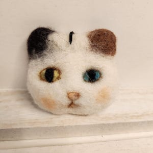 Wool felted animals,Felted Kitty pinback, Felted Cat ,Cat Felted Brooches, Felted Brooch,Cat Lover,Adorable Cat
