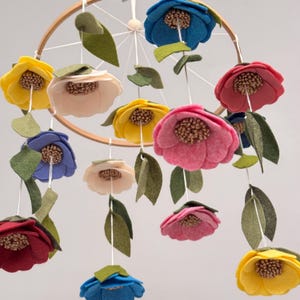 Móvil de flores para bebé, Móvil de cuna para niña, Móvil floral verde, Regalo para baby shower, Móvil colgante para bebé, Regalo para la primera Navidad del bebé