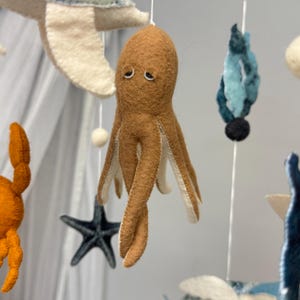 Mobile bébé océan, décoration de chambre de bébé pieuvre sous la mer, mobile de berceau nautique, cadeau de baby shower, nouveau cadeau de bébé, mobile de créature marine