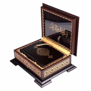 Koran mit großer Holzkiste & Basmala geschrieben Geschenkbox, Koranbuch, geometrisch geformtes islamisches Geschenkset, muslimische Hochzeitsgeschenke für ihn sie, Eid Art
