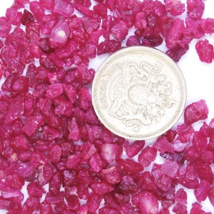 Naturliga rosa rubin ädelstenar grova, 2-6 mm extremt högkvalitativa ädelstenar, rå rubin för smycken