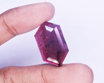 Piedra preciosa de granate rodolita rosa natural, granate cabujón hexagonal facetado hecho a mano para la fabricación de joyas.