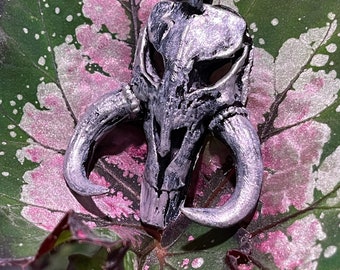 Handgeschilderde Mandalorian Mythosaur ketting