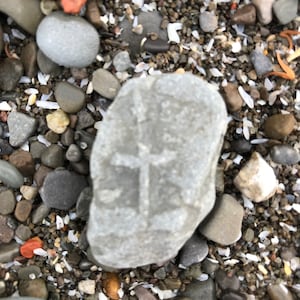 Lake Rock com formato de cruz natural ou letra t.