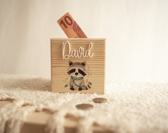 Personalized wooden money box for children: securely lockable and decorative. Ideal gift for birthdays, baptisms or Easter.