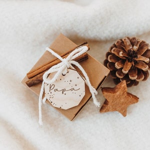 Personalisierte Weihnachtsanhänger: Nachhaltige Holzgeschenkanhänger – für festliche Tischdeko und Geschenkverzierungen zur Weihnachtszeit!
