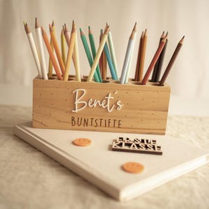 Personalisierter Holz-Stiftehalter - Stiftehalter mit Namen - Geschenk zur Einschulung, Kindergeburtstag - Schreibtisch-Organisation Kinder