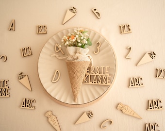 Wooden confetti for the first day of school - First day of school decorations, table decorations for the start of school, schoolchild decorations with school cone & number/digit - First day of school celebration