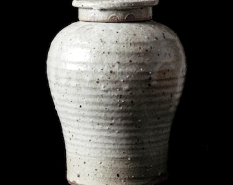 Minimalistic Handmade Cremation Urn for Ashes – Large Size Classic Cinerary Jar