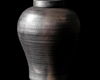 Black Elegant Handmade Cremation Urn for Ashes – Classic Cinerary Jar
