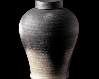 Black Elegant Cremation Urn for Ashes – Classic Cinerary Jar