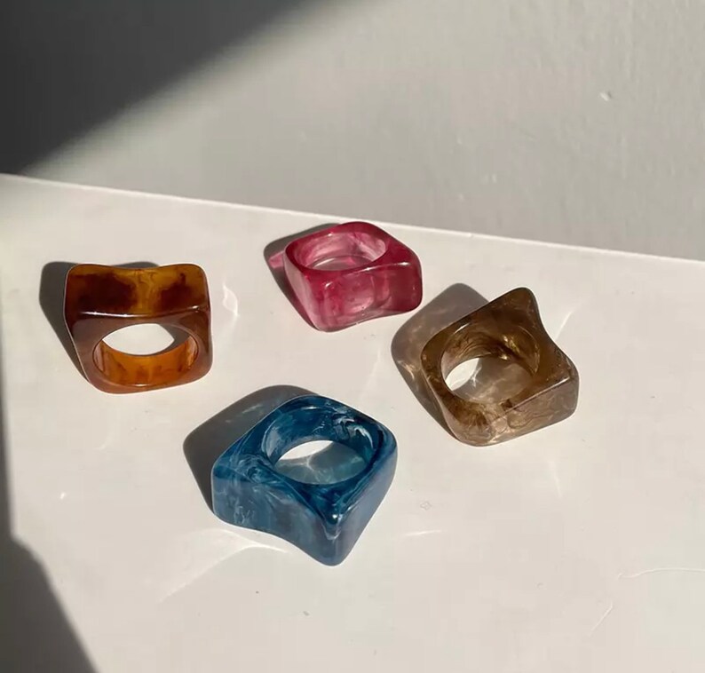 4Pcs SetLot of Y2K rings Transparent Resin Acrylic Rhinestone Colourful Geometric Square Round Rings Set for Women Jewellery Birthday gifts