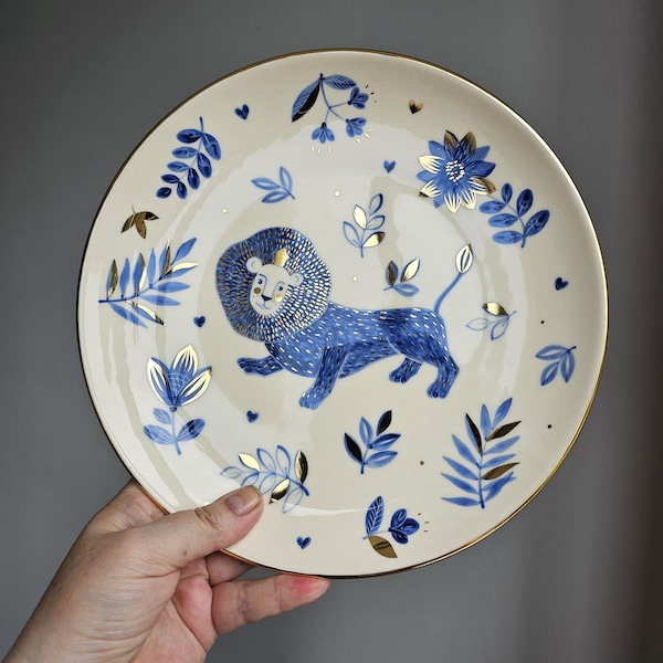 Handmade Porcelain Lion Serving Plate: Hand-Painted Decorative Dish by Osokaart ceramics