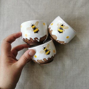 3 pieces of little hand painted bowls with bee for honey. Bumblebees mead gravy boat 100 ml (3,3oz) sauceboat with bees bumblebees handmade