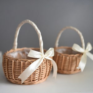 Flower girl baskets rustic, Simple bridesmaid basket, Wicker basket flower girl, Bridesmaid basket for flowers, Boho flower girl