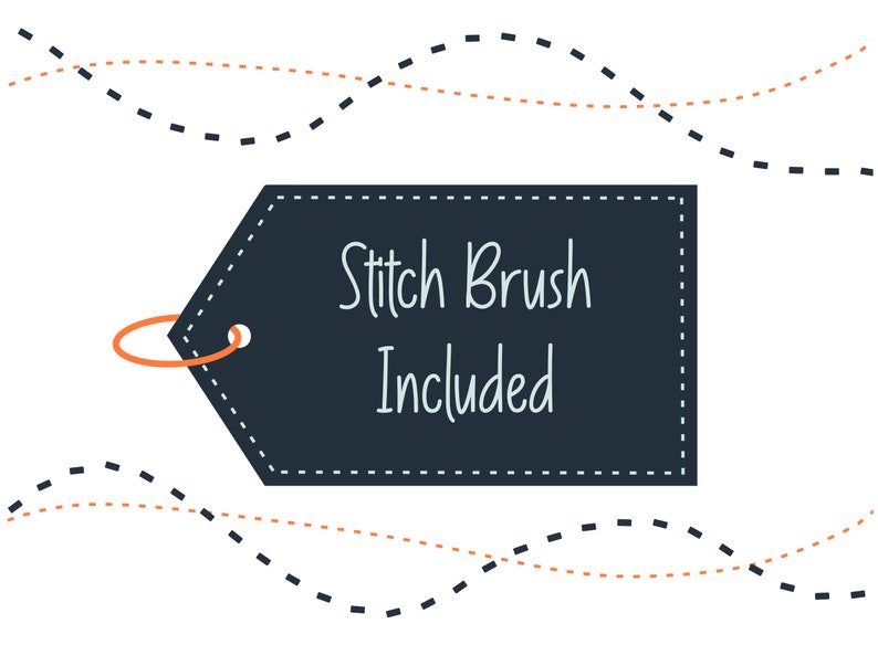 Peut inclure: Une &eacute;tiquette noire avec du texte blanc qui dit "Stitch Brush Included" avec une bordure cousue et une boucle marron en haut. L'&eacute;tiquette est entour&eacute;e de lignes pointill&eacute;es noires et orange.