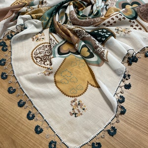 Heart Pattern Oya Lace Scarf White Blue