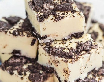 Delicious Creamy Homemade Oreo Cookies & Cream Fudge