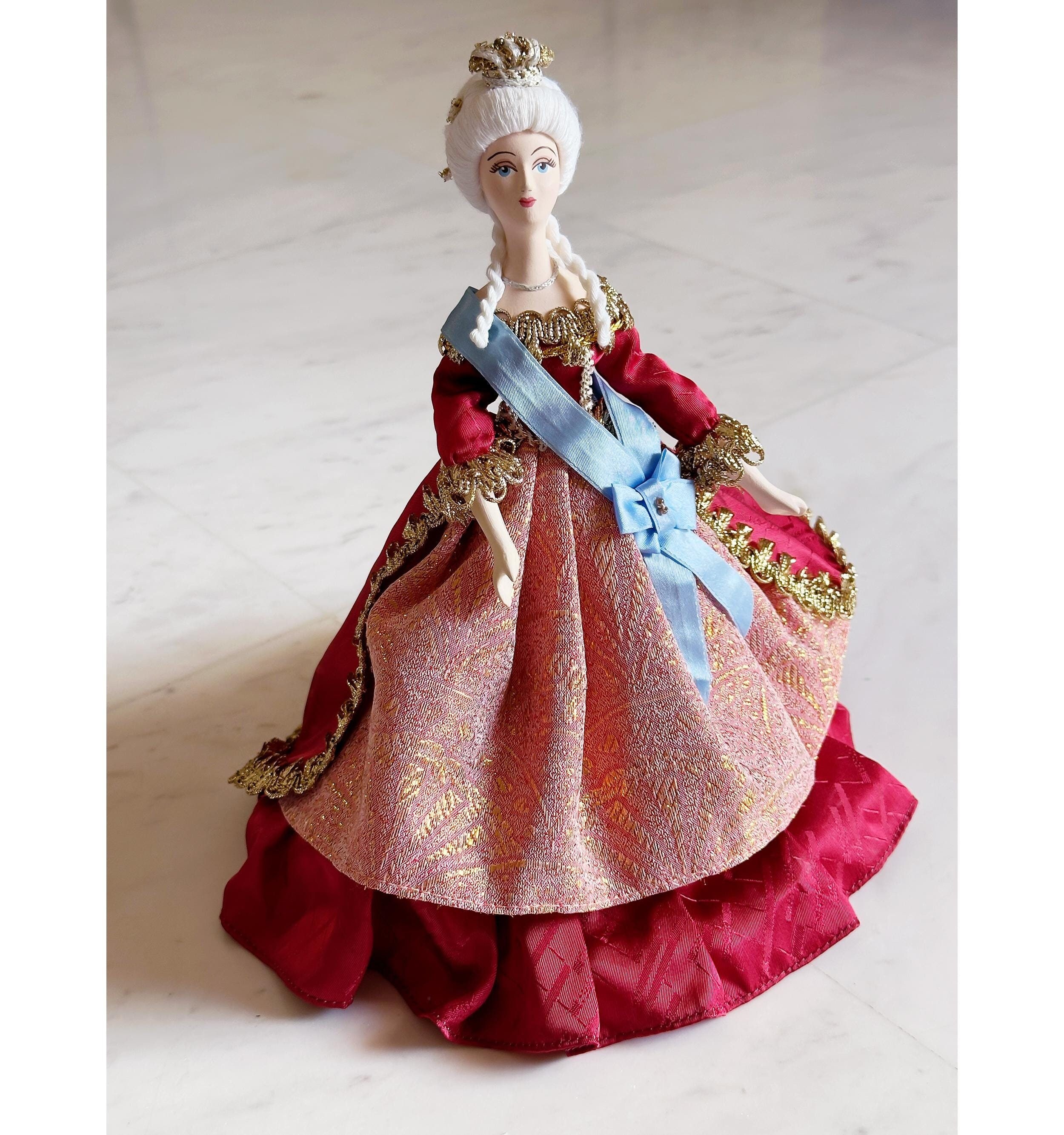 Jolie Poupée En Porcelaine - Tenue Traditionnelle D'hiver Russe - Vintage
