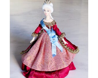 Bambola russa vintage in porcellana, costume di corte imperiale, anni '90, figura realizzata a mano.