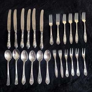 Service de couverts vintage soviétique 24 pièces, assortiment varié, plaqué argent, Melchior, URSS années 1970