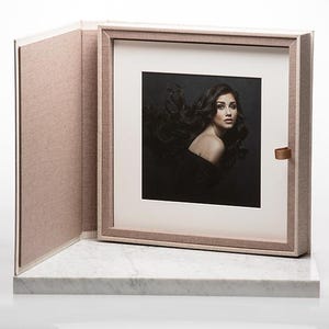 Fotobox aus Leinen – Individuelle Fine Art Print Box für 8x10 Fotos – Archivalisches Geschenk für Baby, Mutterschaft, Hochzeit oder Boudoir