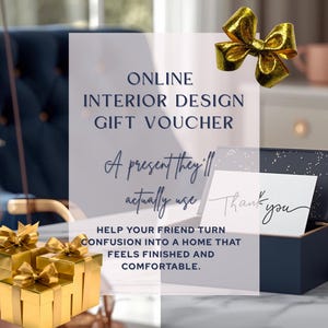 Puede incluir: Cajas de regalo doradas con lazos dorados, un lazo dorado y una caja de regalo azul marino con una tarjeta blanca que dice "Thank you". La imagen también incluye el texto "Online Interior Design Gift Voucher."