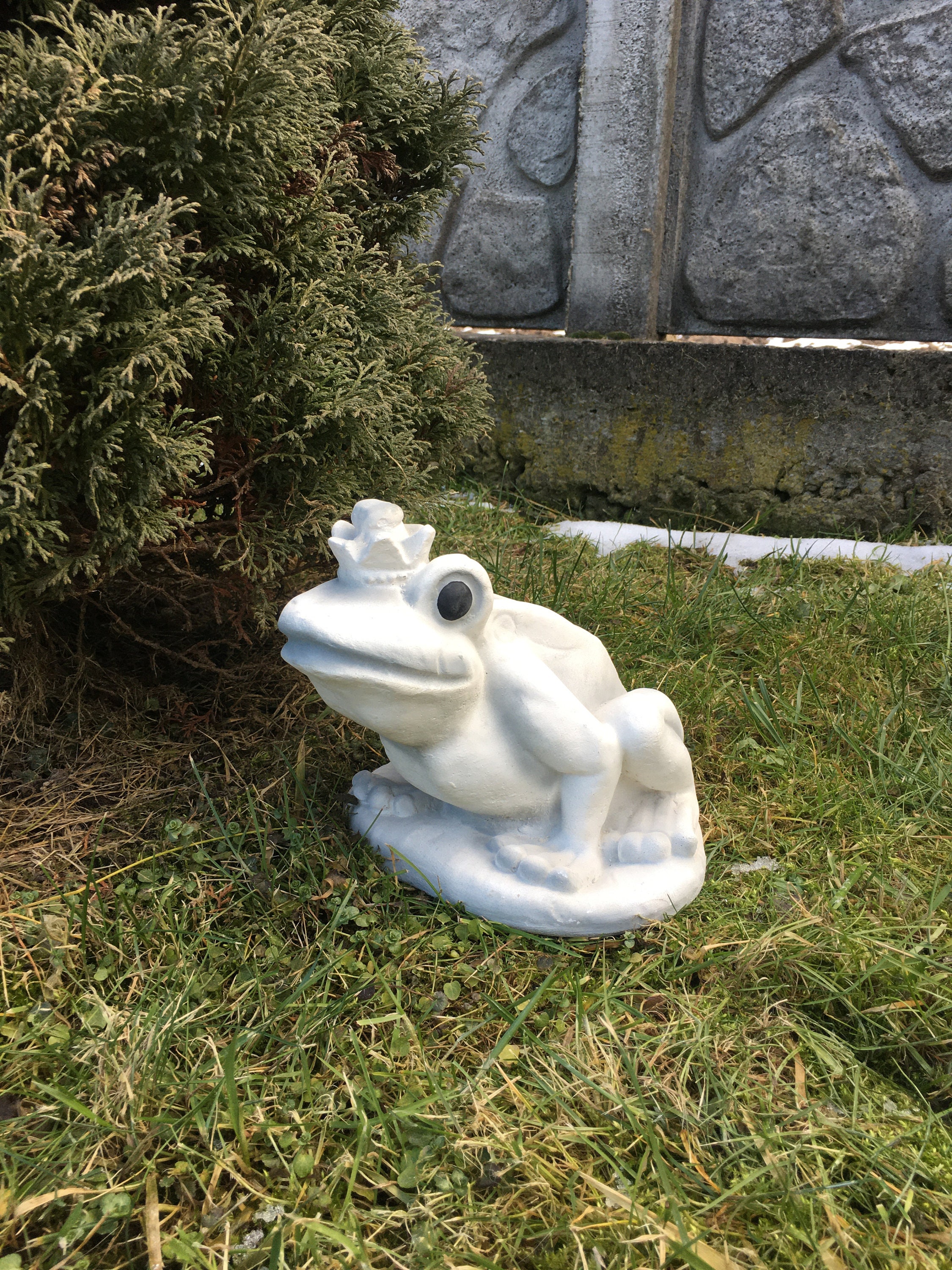 Frog Statues Concrete Statuary Bullfrogs frog and toad Etsy