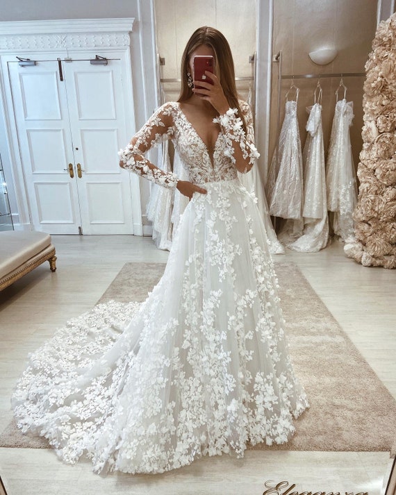 Vestido de novia de encaje de cuello en V escotado / A-Line - Etsy España Vestido de novia de encaje de cuello en V escotado / A-Line - Etsy España