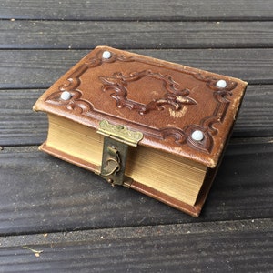 Antique Leather Photo Album Vintage 1860&#39;s with 50 assorted different types of photo&#39;s
