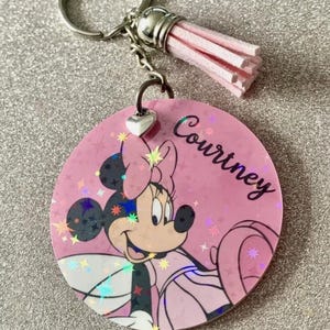 Minnie Mouse! Chaveiro personalizado inspirado na Disney. Presente de novidade feito à mão!