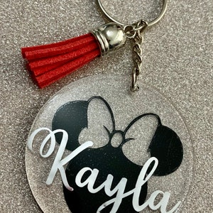 Minnie Mouse, chaveiro personalizado inspirado na Disney. Presente de novidade feito à mão!